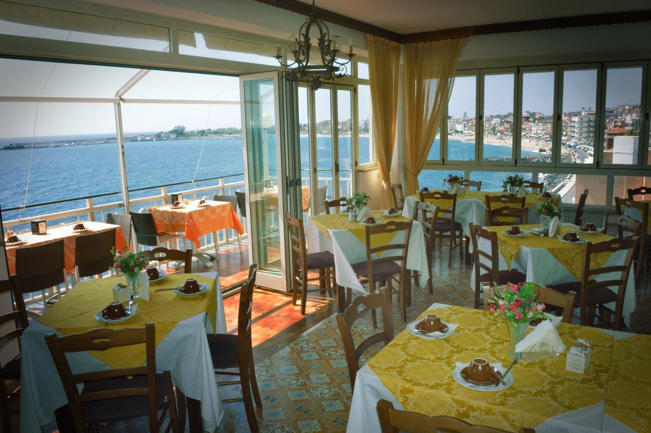 Hotel La Riva Giardini-Naxos Exterior foto