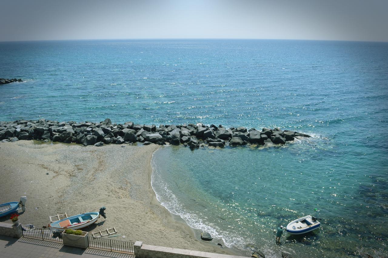 Hotel La Riva Giardini-Naxos Exterior foto