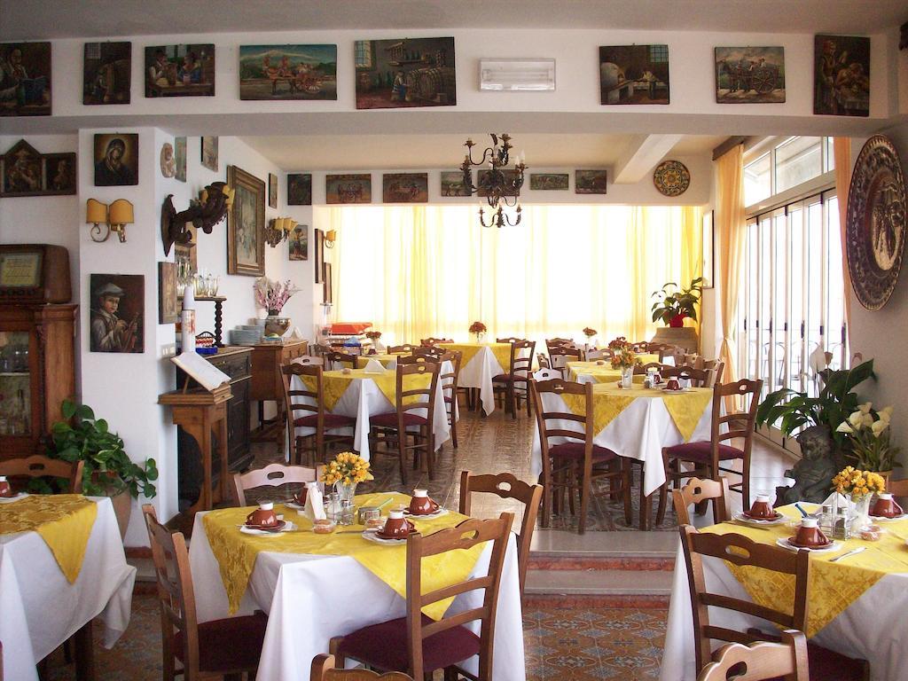 Hotel La Riva Giardini-Naxos Exterior foto